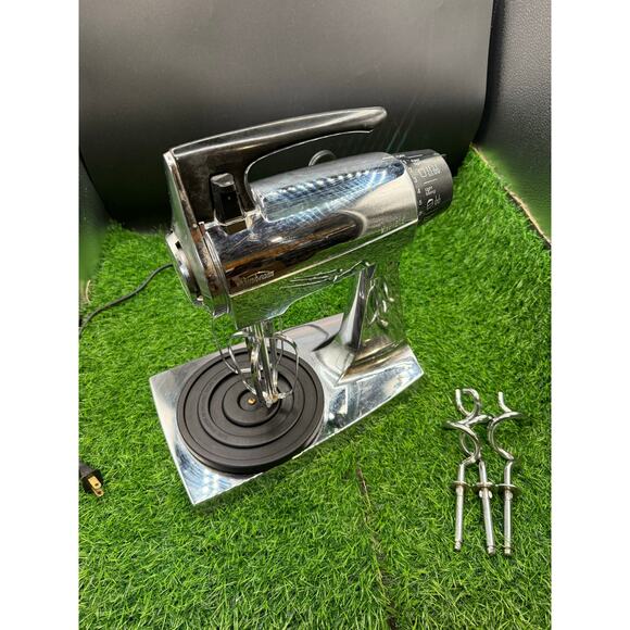 Vintage Sunbeam Mixmaster Mixer Stainless Chrome Model 1940 – No Bowls - Picture 10 of 10